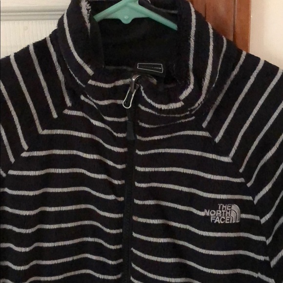 North face jacket 🧥 - Picture 2 of 4